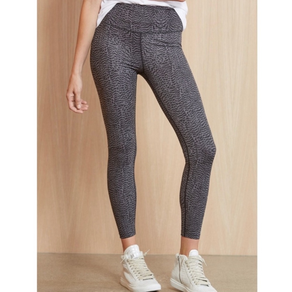 VARLEY Luna Leggings in Nocturnal Feathers High Rise Size M Pilates Workout Gym